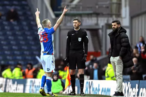 "احتفال أمام مدربه السابق".. قصة هدف درامي بلقاء بلاكبيرن وبليموث في التشامبيونشيب (فيديو)